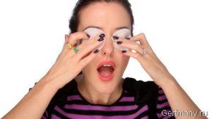  Как правильно снять макияж с глаз